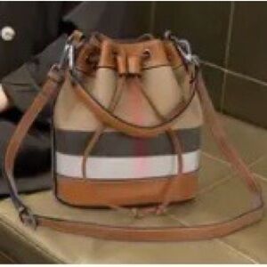 Brand NEW!! Stylish Tan and Brown Bucket Bag